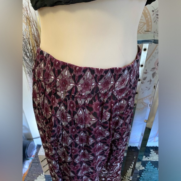 Like new Earthbound Trading Co. Floral Elephants Wide Leg Pants Small - Picture 2 of 7